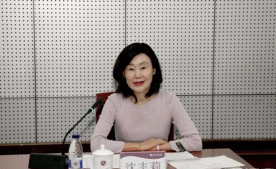沉迷美容的副校长匿名诬告20余次，涉及8名局级干部