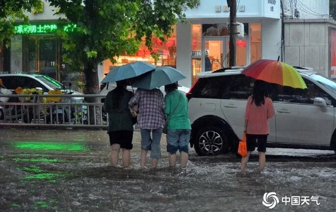 郑州气象局：郑州特大暴雨千年一遇，三天下了一年的量