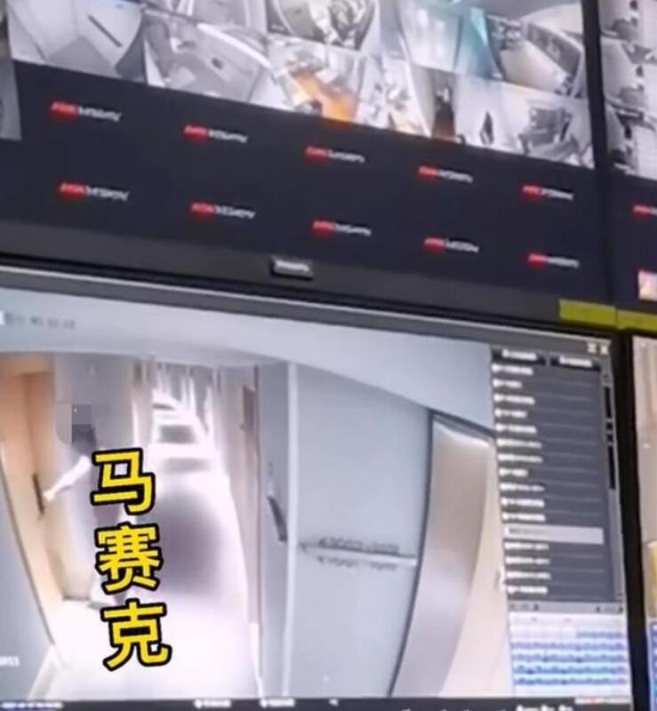 裸男凌晨闯入女顾客房间，曾游荡酒店三层客房，上海警方将其行拘