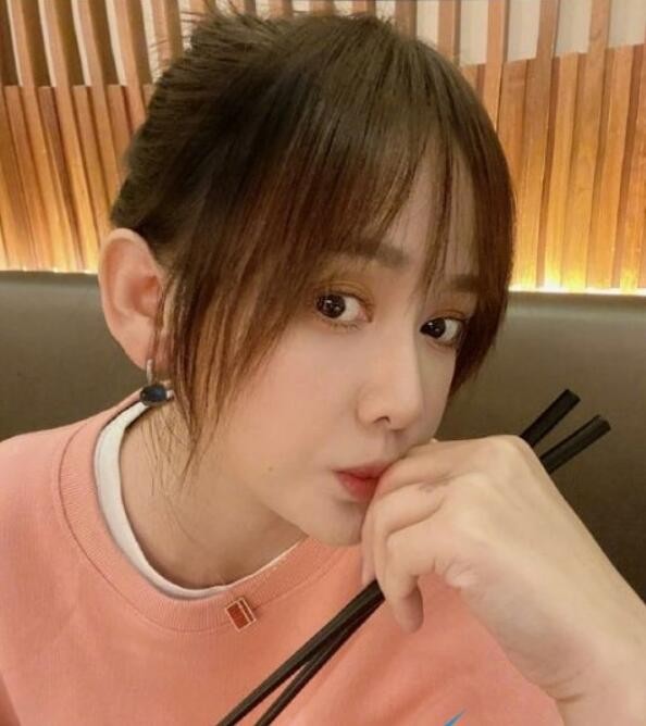陈乔恩8月喝奶茶是什么梗