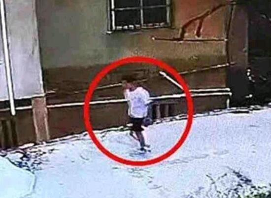 莆田警方悬赏5万缉拿刀砍致2死3伤的嫌疑人，案件背后有这样的故事