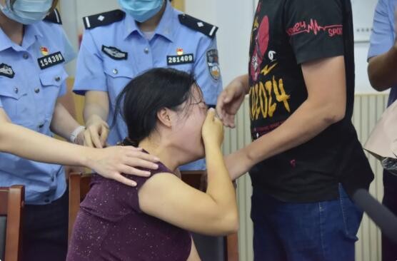 母亲卖房寻子22年，跳楼前接到被拐儿子认亲电话