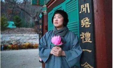 正峰手捧莲花是什么梗