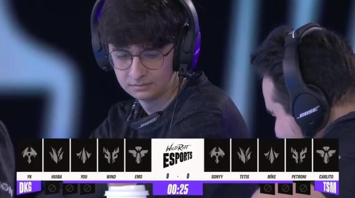 《英雄联盟》手游破晓杯小组赛11月14日DKG vs TSM比赛视频
