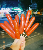 早晚会遇到给你买十根烤肠的人是什么梗