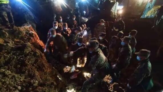 贵州毕节工地山体滑坡被困者均已找到：14人遇难，3人受伤