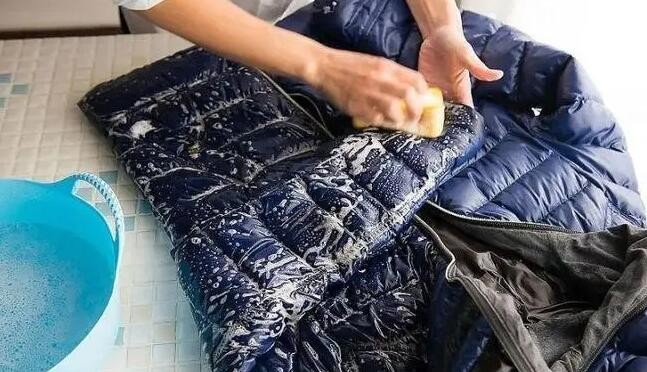 蚂蚁庄园1月14日：新年穿新衣，下列哪种清洗羽绒服的方式更科学？