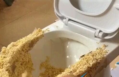 万能方便面是什么梗