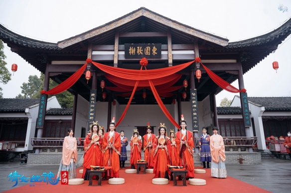 秦淮河畔见证良缘 倩女国风水上集体婚礼圆满举行!