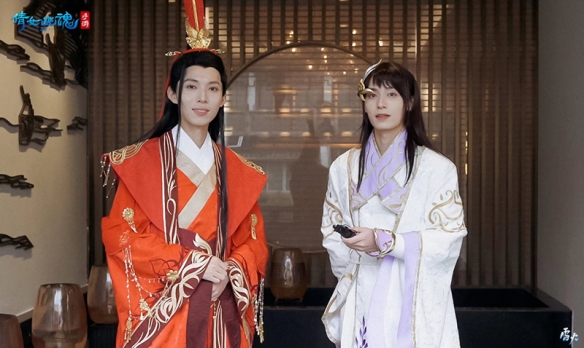 秦淮河畔见证良缘 倩女国风水上集体婚礼圆满举行!