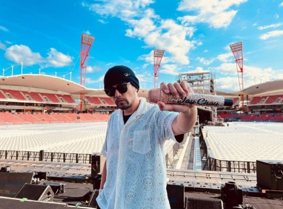 周杰伦晒悉尼演唱会彩排照 刘畊宏晒照首位观众就位