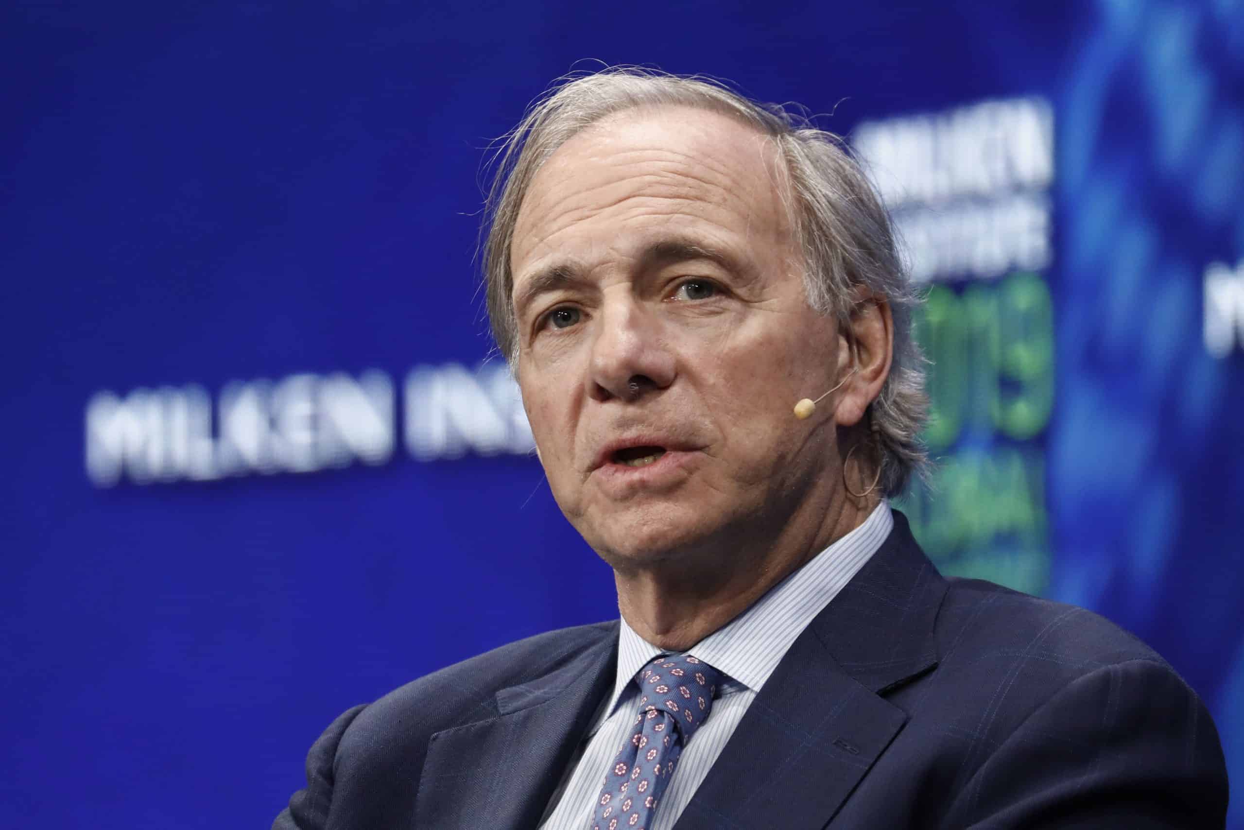 债务危机亮红灯！桥水 Ray Dalio：投资组合至少配置 15% 黄金、比特币