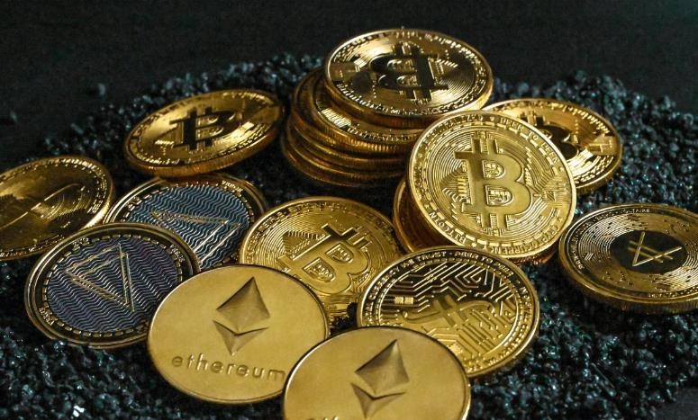 山寨币的ETF 季即将到来？分析师推荐3个最佳加密货币机会